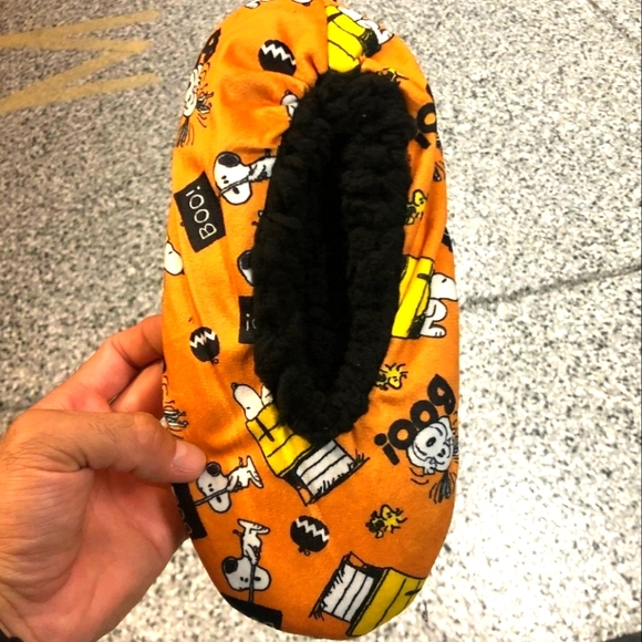 Peanuts Shoes - Snoopy Slippers Socks NWT